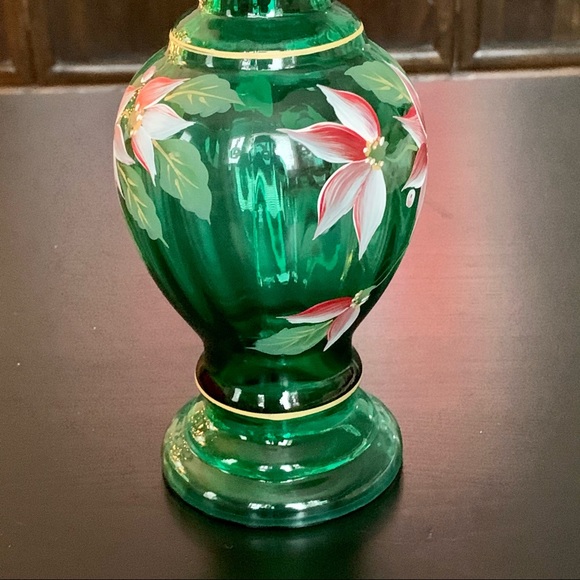 RARE - Fenton Artist Showcase Series Emarld Green Ruffle Glass Vase with Lilies - Picture 7 of 10